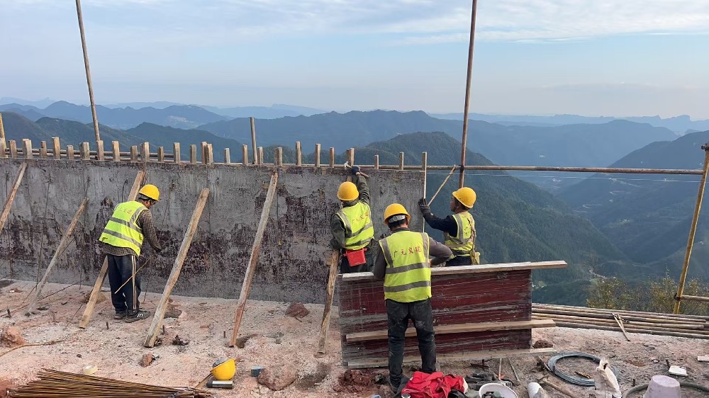 筑路修橋后，群山闊然時 ——劍閣縣下寺至利州區(qū)月壩公路項目（三個石至硝洞埡段）高質(zhì)量建設(shè)側(cè)記